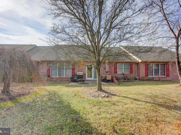 2355 Majestic Ct, Chambersburg, PA 17202