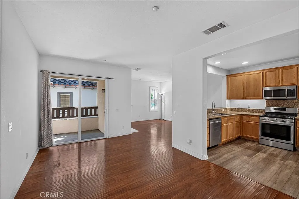2 bed, 1177 sqft, $3,700 — Photo 3