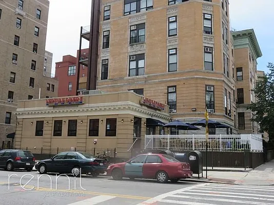 Rented by Rennit Inc. | media 28