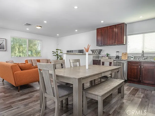 423 E Stuart Ave — Photo 15