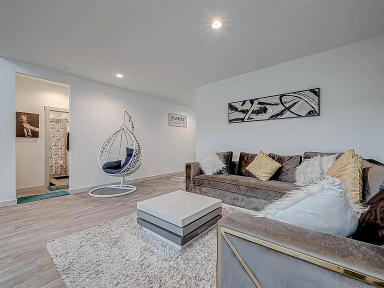6850 Amber Cliff Ln — Photo 8