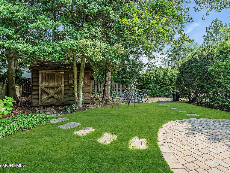 600 Saint Clair Ave — Photo 21