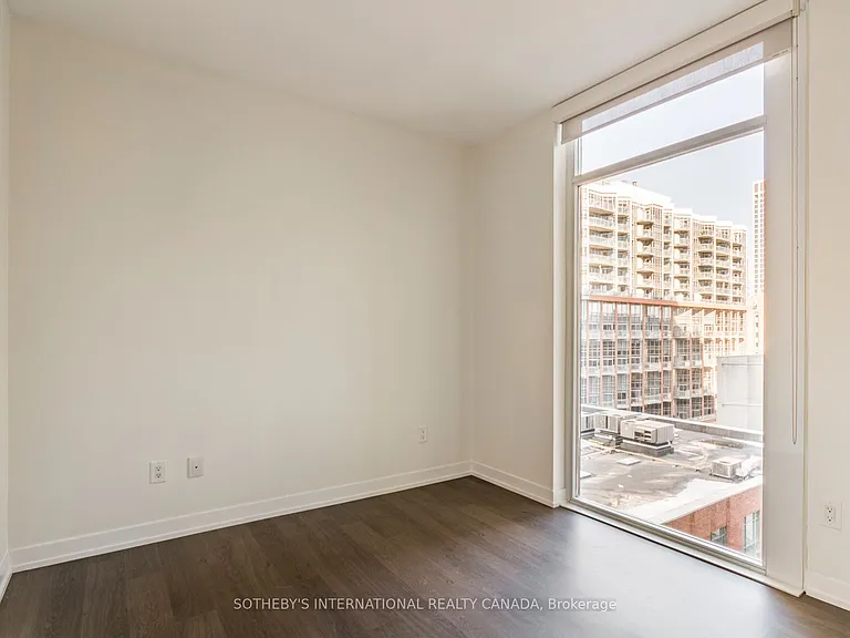 105 George St #713 — Photo 25