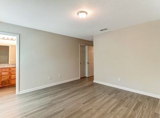 4474 Glendas Meadow Dr, Jacksonville, FL 32210