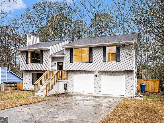 3rd image of 8443 Park Ridge Ln