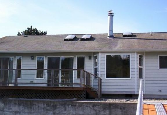 4th image of 3715 Oceanside Dr