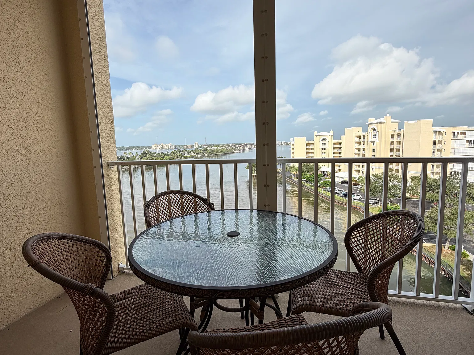 3 bed, 2300 sqft, $1,300 — Photo 2