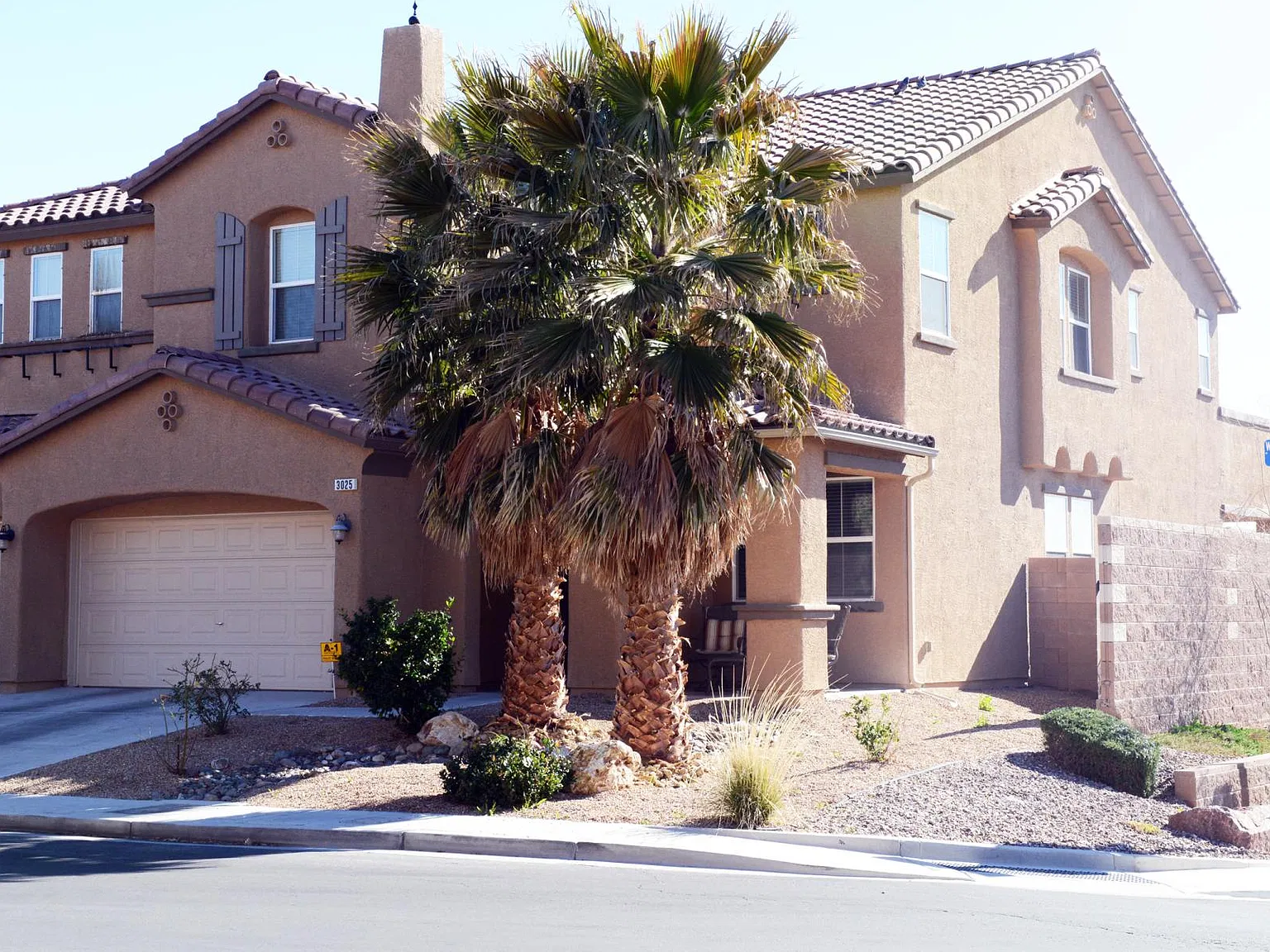 5 bed, 3720 sqft, $3,400 — Photo 2