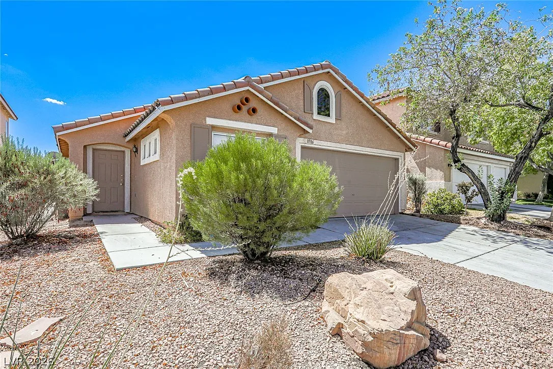 4 bed, 2.0 bath, 1728 sqft, $2,350 — Photo 3
