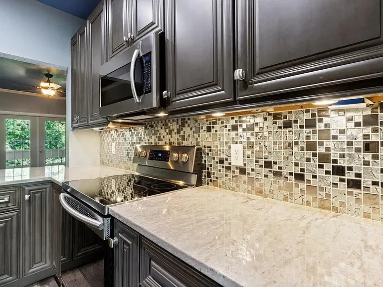 9801 Royal Ln — Photo 7