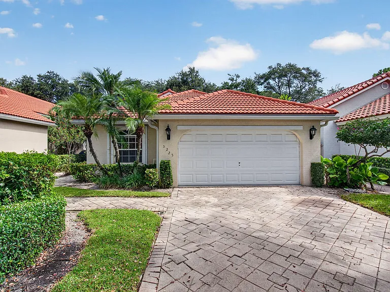 5225 Brookview Dr — Photo 3