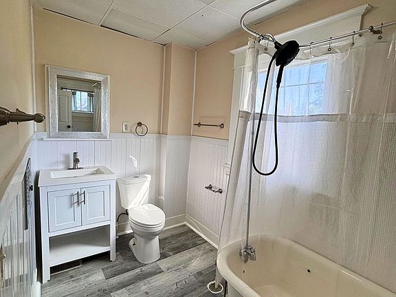 2nd image of 216 Lafayette Ave NE APT D