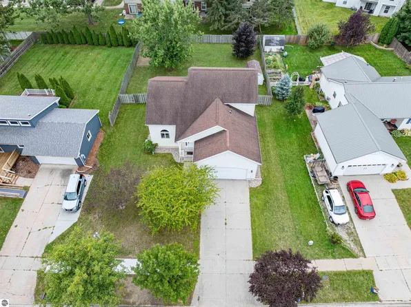 1216 Buckingham Pl, Mount Pleasant, MI 48858