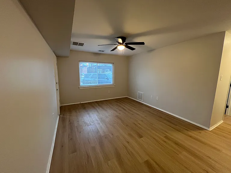 MacArthur Apartments — Photo 4