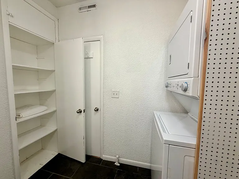 2202 Lexington Ave #A — Photo 7