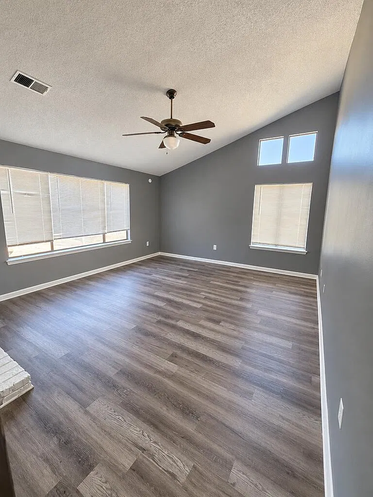 3 bed, 2.0 bath, 1224 sqft, $1,200 — Photo 4