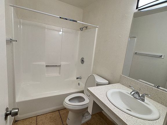 4th image of 4076 42nd St #P4076-3