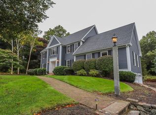 19 Meadowview Ln, Ipswich, MA 01938
