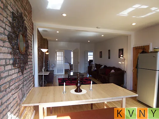 Rented by KVNY Soho | media 33