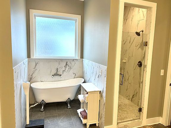Master Bedroom Bathroom