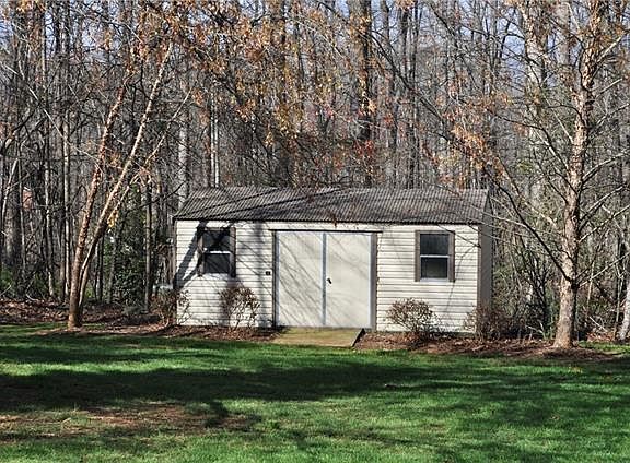 3rd image of 1099 Country Ln