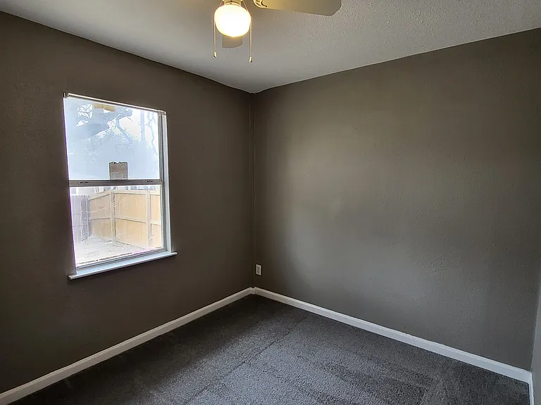 9605 Grady Ln — Photo 6