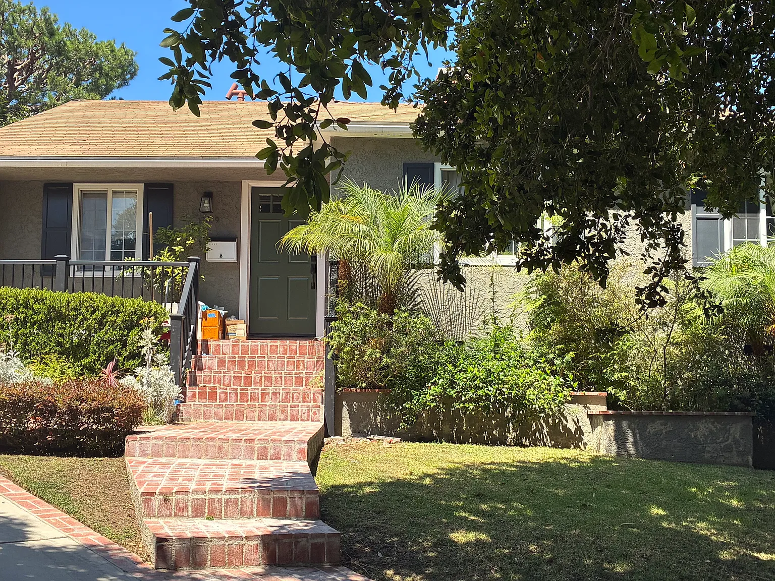 4 bed, 2394 sqft, $8,995 — Photo 3