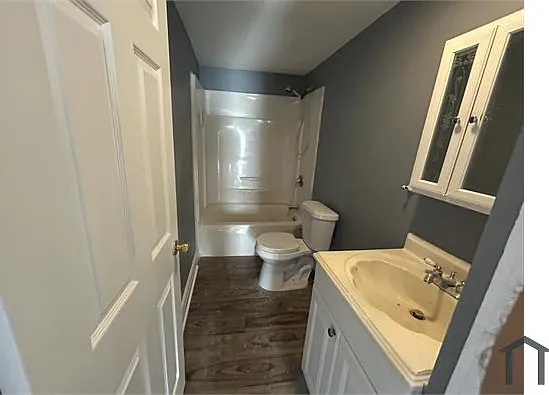 3 bed, 1200 sqft, $2,200 — Photo 4
