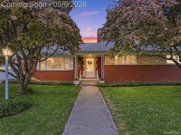 20600 Elizabeth St, Saint Clair Shores, MI 48080