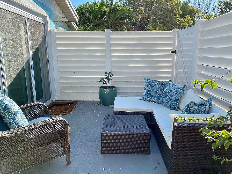 2nd image of 2551 Loma Linda St