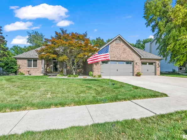 120 Manor Hill Dr, Chatham, IL 62629