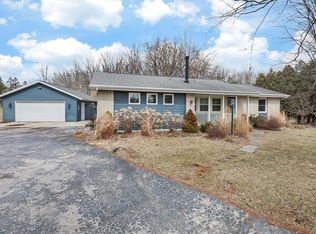 5120 Edgewood Ln, Manitowoc, WI 54220