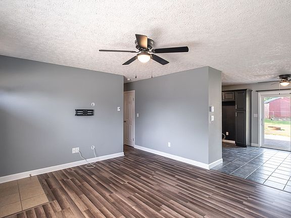 4th image of 2416 Saint Andrews Dr