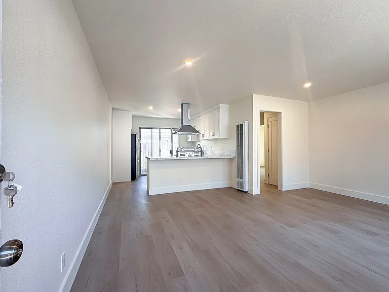 130 W Malvern Ave #B — Photo 3