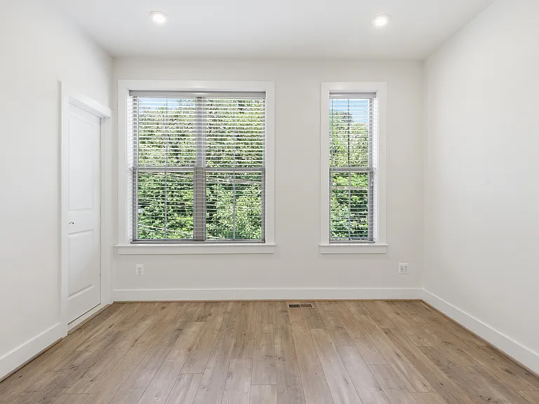 2252 S Glebe Rd — Photo 20
