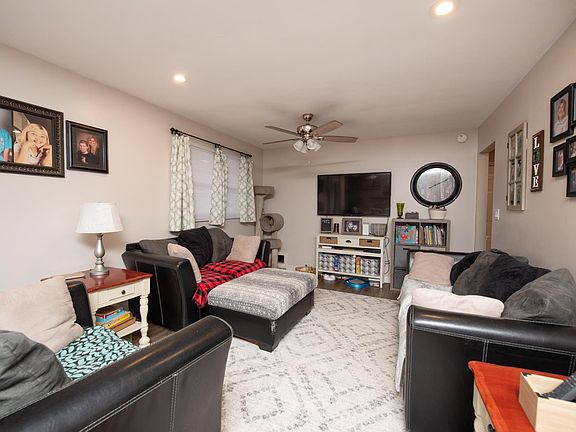 2nd image of 7605 Rolling Hill Dr