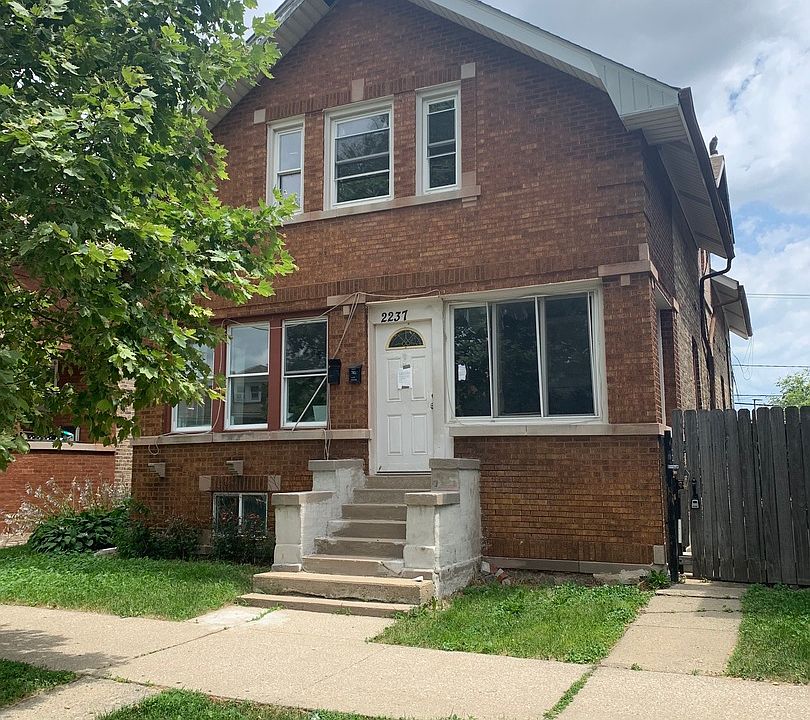 1st image of 2237 N La Crosse Ave