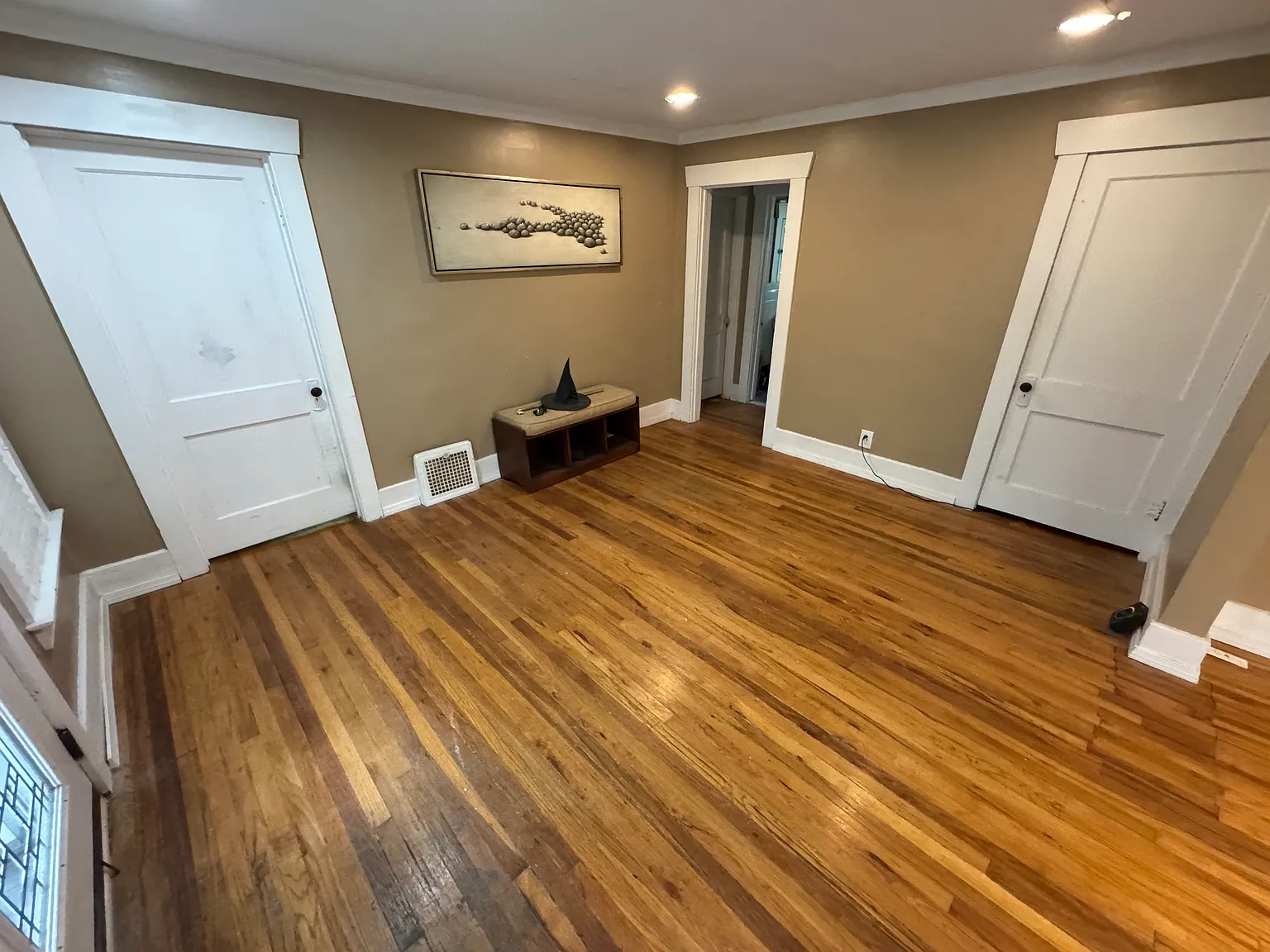 3 bed, 1000 sqft, $2,200 — Photo 4