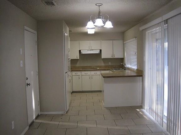 2nd image of 2509 Warwick Dr