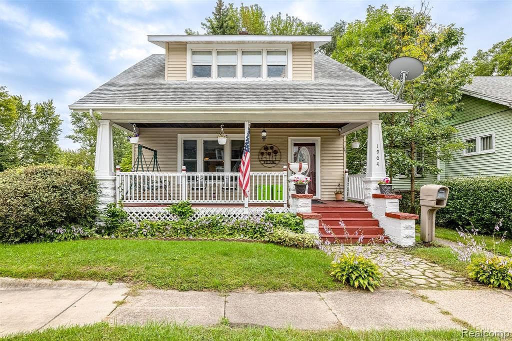 1904 Oak St, Port Huron, MI 48060 Zillow
