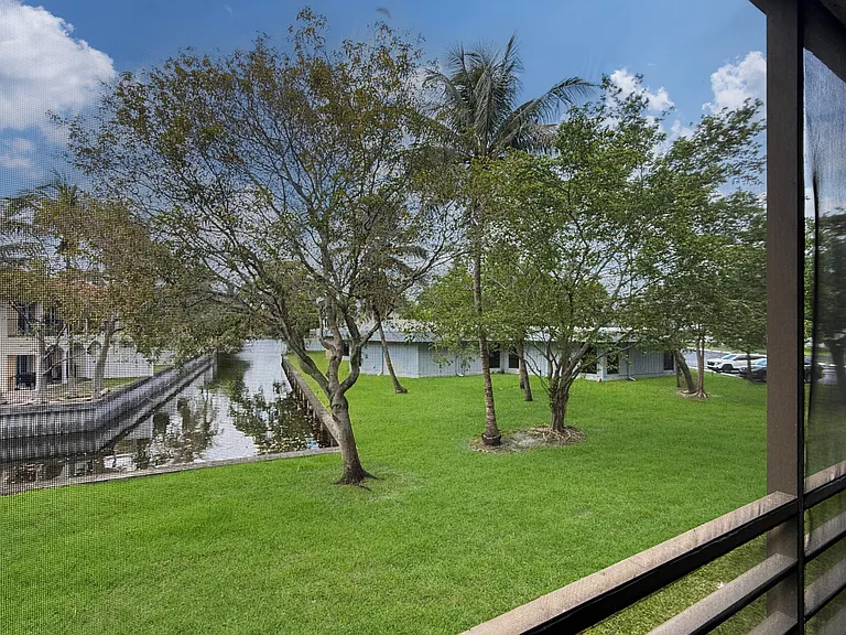 113 Royal Park Dr #2C — Photo 10