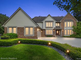 4696 Pier Ct, Troy, MI