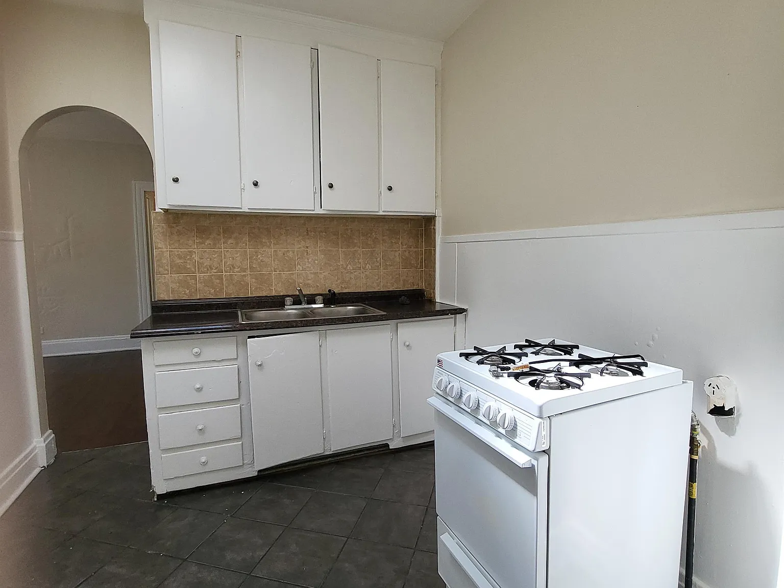 90 North Pearl Street — Photo 2