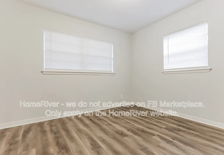 4523 Dolphin Dr — Photo 8