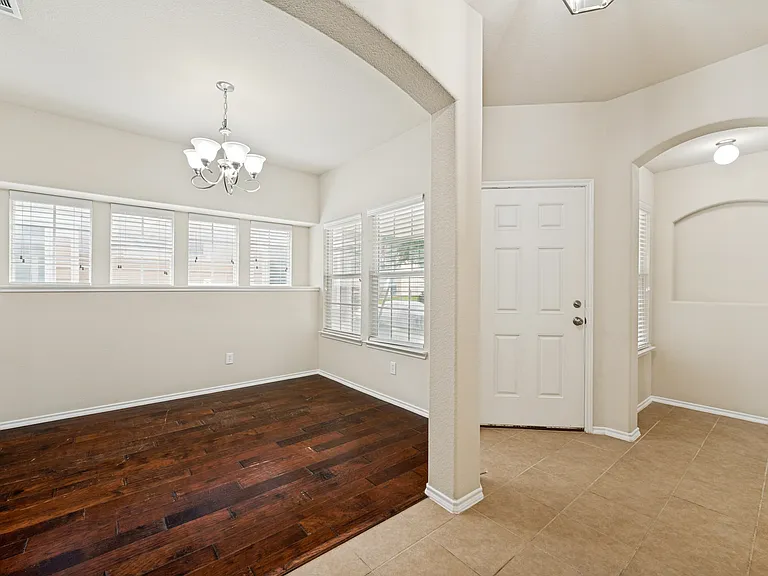 9017 Eagle Dr — Photo 2