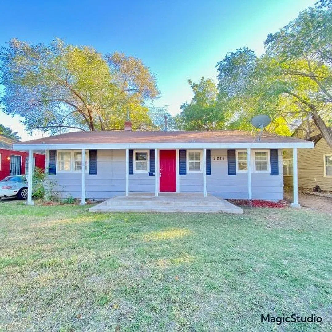 Coming Soon! Handyman Special $0 First Month's Rent / "You Fix, You Save Big!! — Photo 2