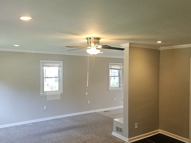 551 E Webster Ave — Photo 9