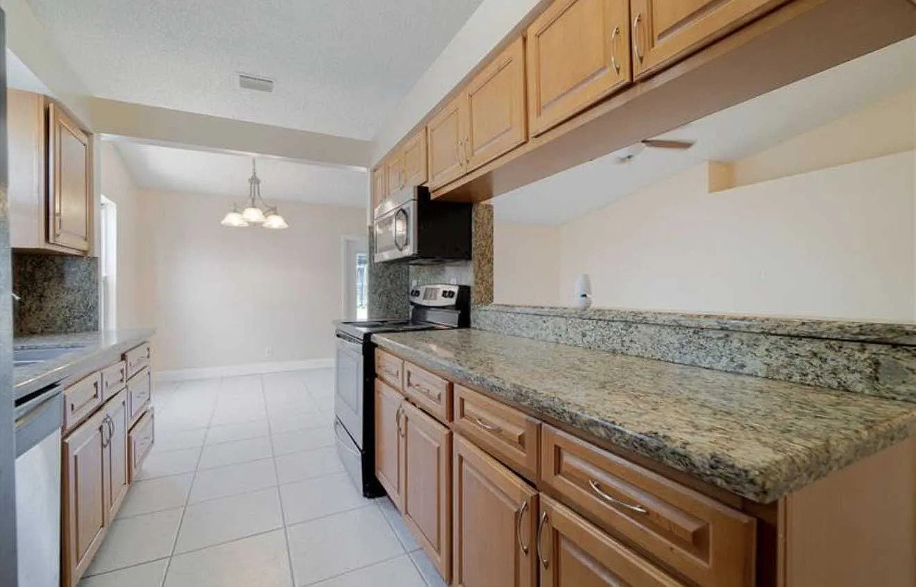 3 bed, $3,200 — Photo 4