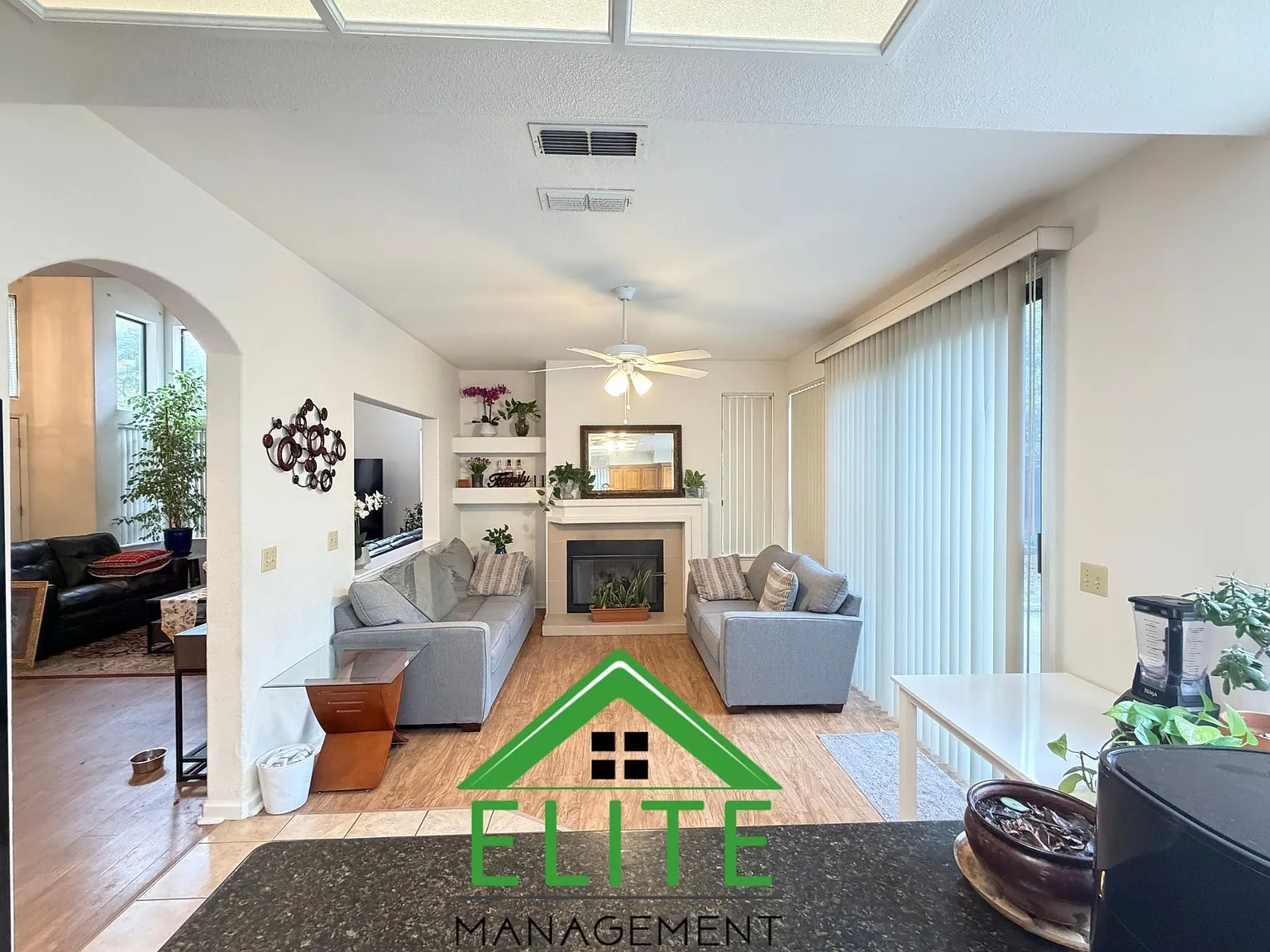3 bed, 2.5 bath, 1795 sqft, $3,195 — Photo 3