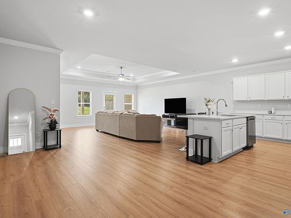 5th image of 118 Clift Farm Dr